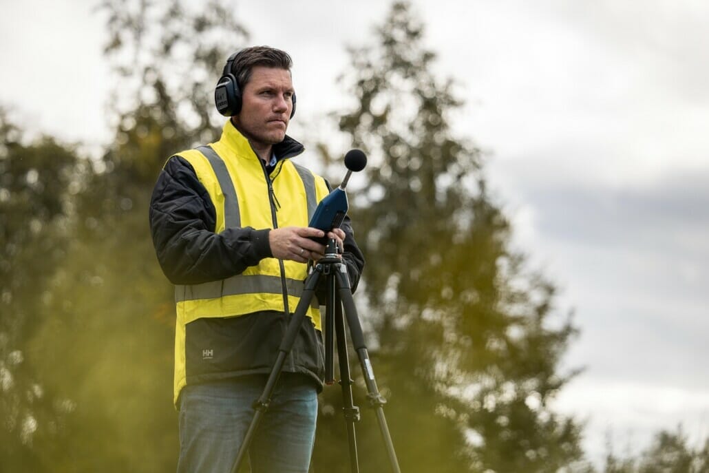 Norsonic Nor145 støymåler til bruk for utendørs målinger.